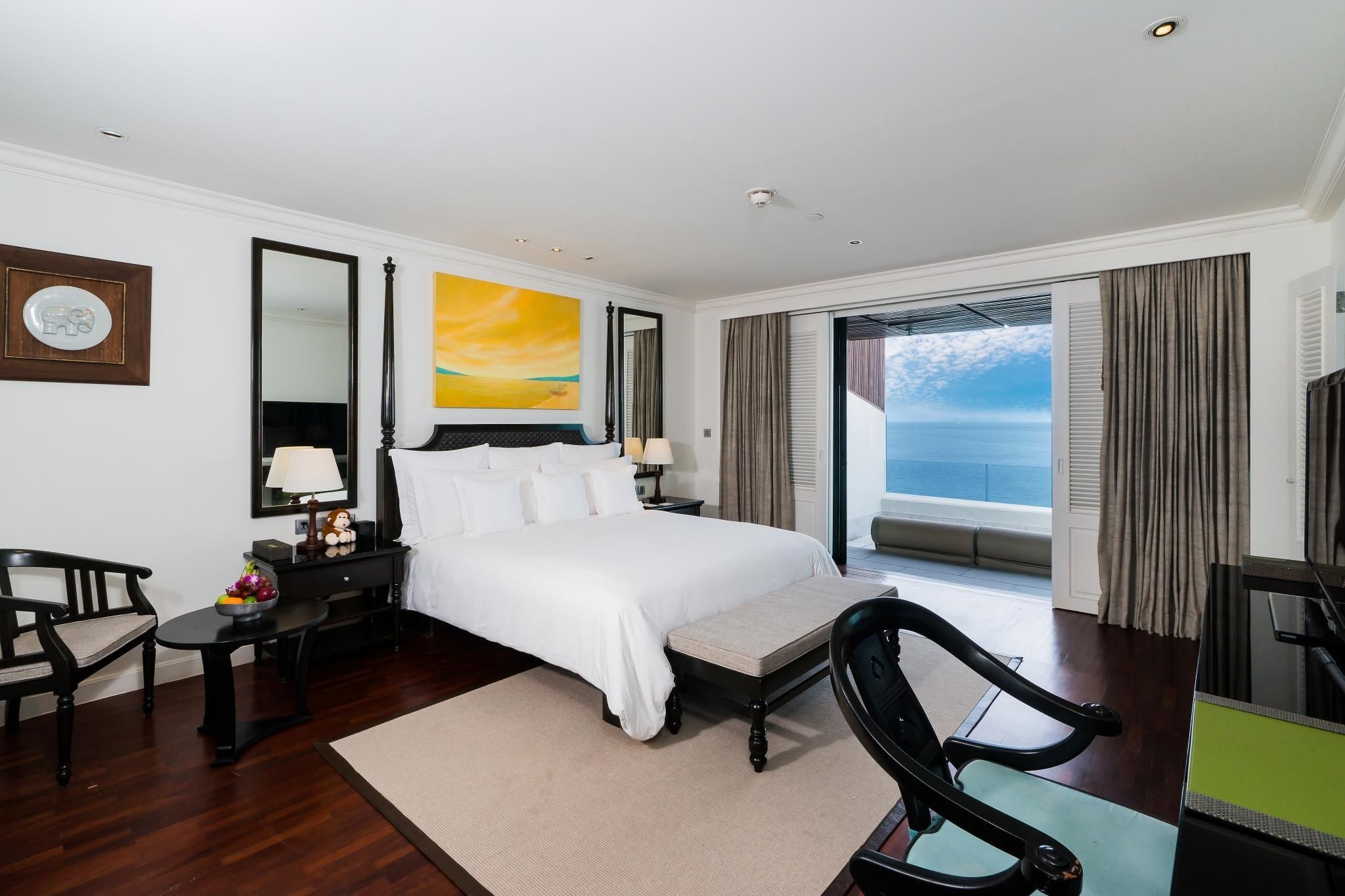 1 King Club Suite Panoramic Ocean