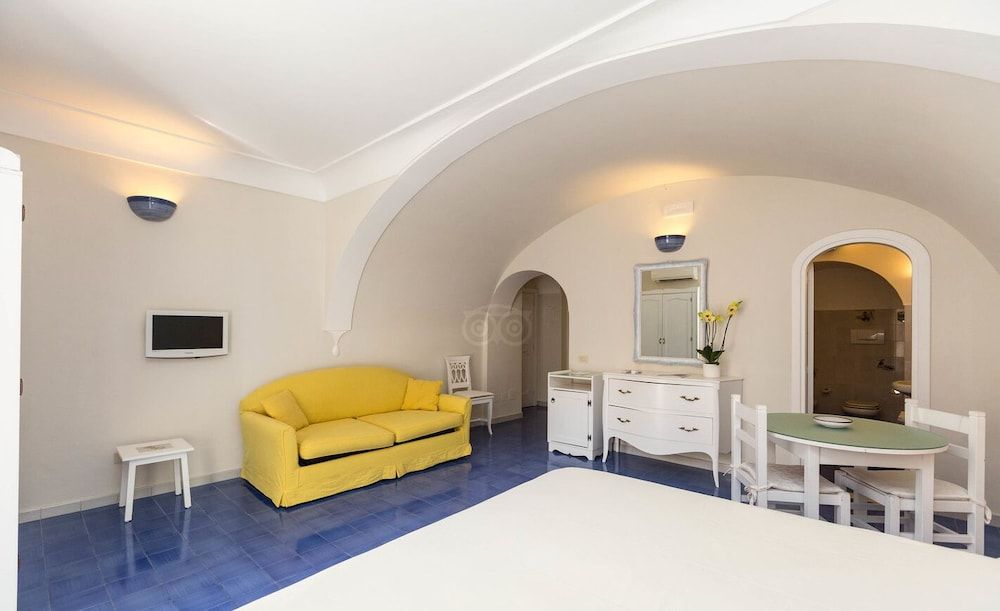Villa La Tartana Standard Quadruple Room 4