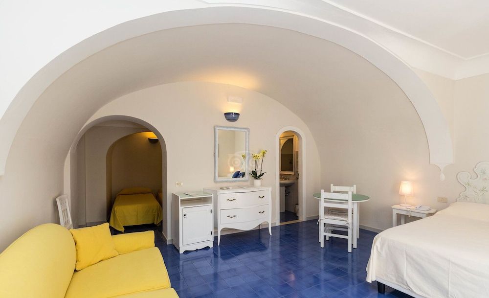 Villa La Tartana Standard Quadruple Room 3