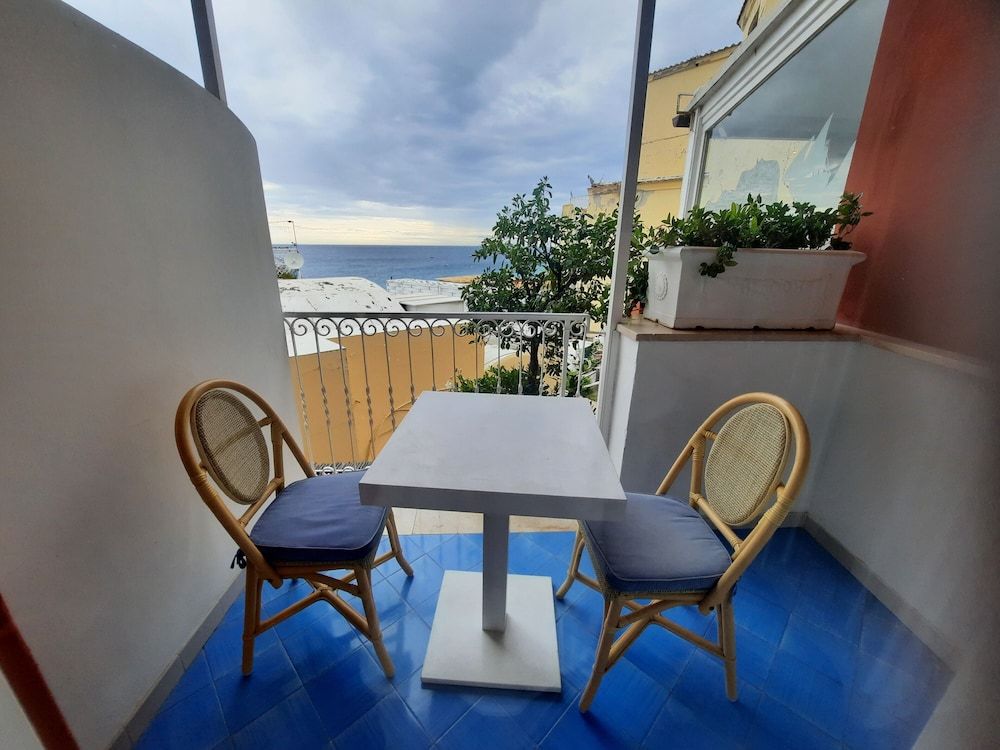 Villa La Tartana Double or Twin Room, Balcony, Partial Sea View 5
