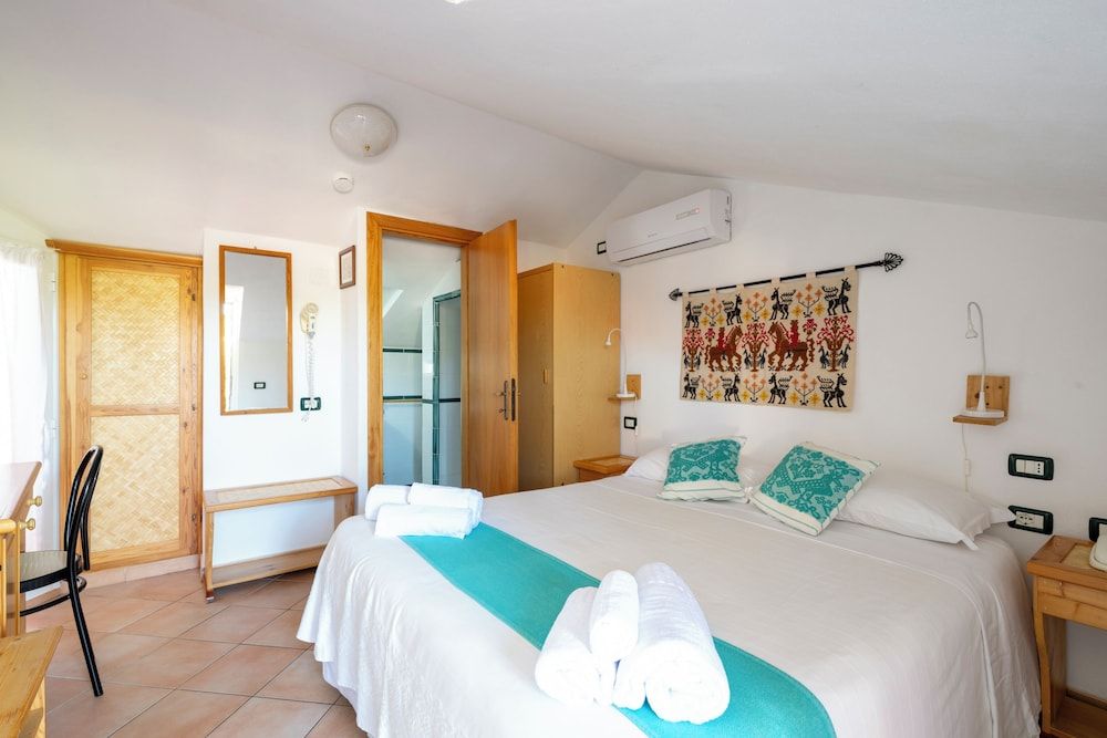 Basic Double Room, Private Bathroom (Mansard)
