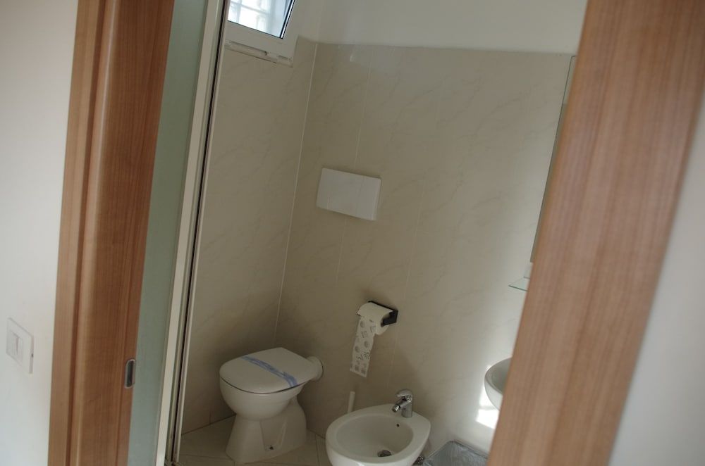 Hotel Euro Inn Double or Twin Room, Shared Bathroom 3