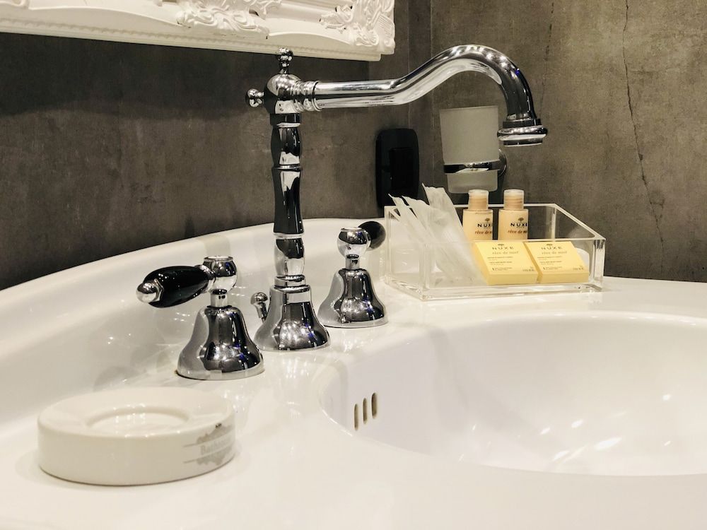 Saint B Boutique Hotel STB Deluxe Double Room, Jetted Tub 6