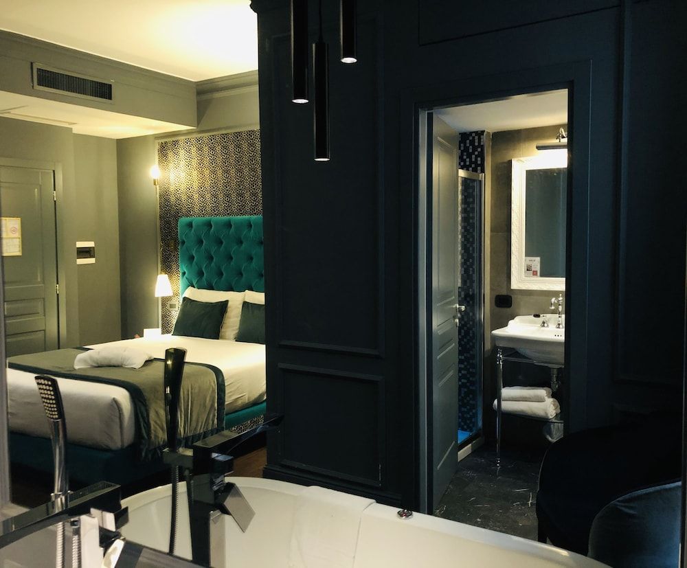 Saint B Boutique Hotel STB Deluxe Double Room, Jetted Tub 9