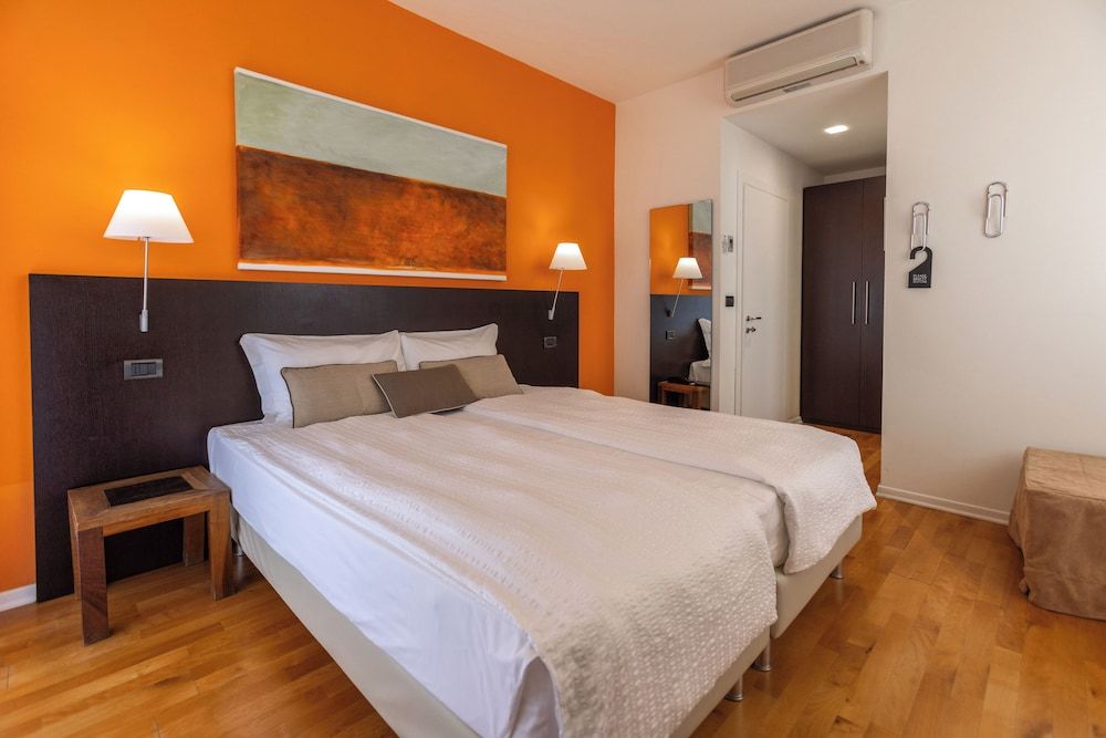 Double Room, Partial Lake View