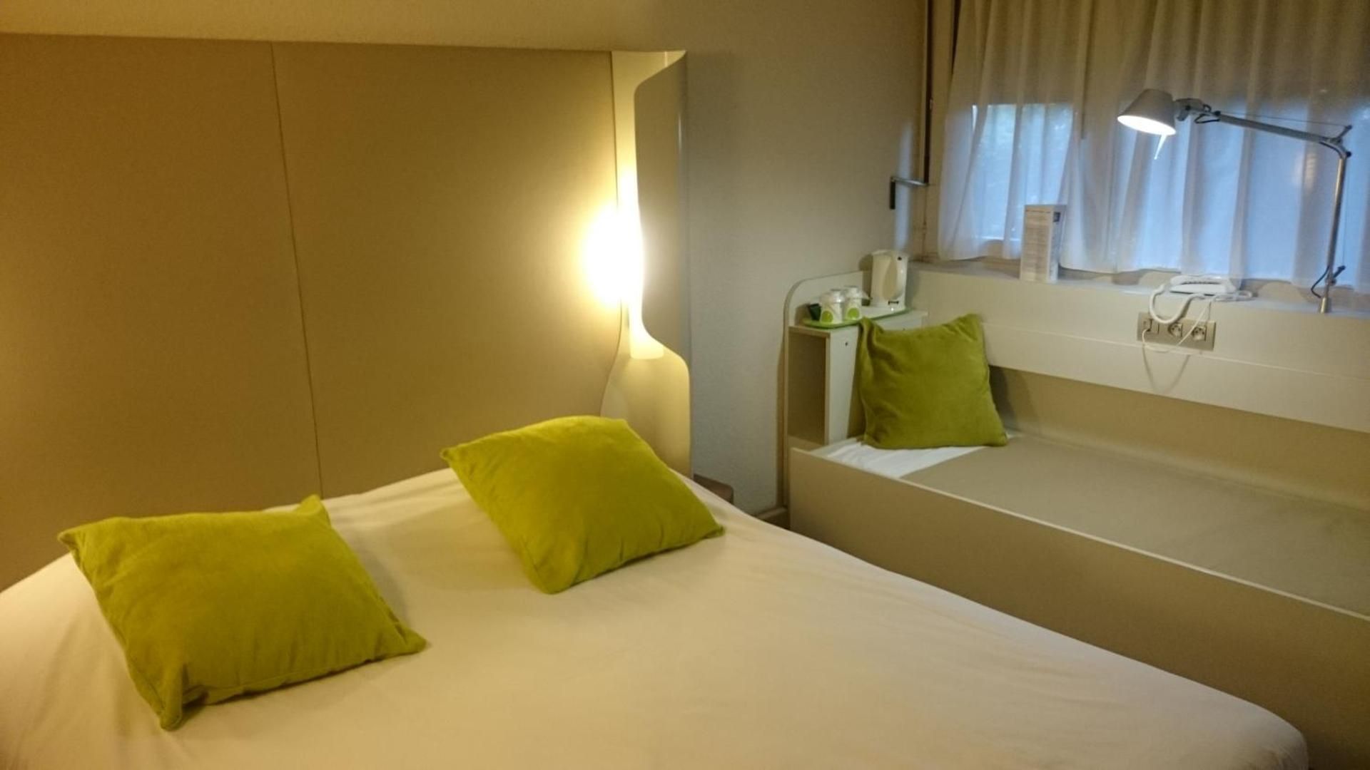 Standard Double Room with One Single Bed - Up to Ten Years