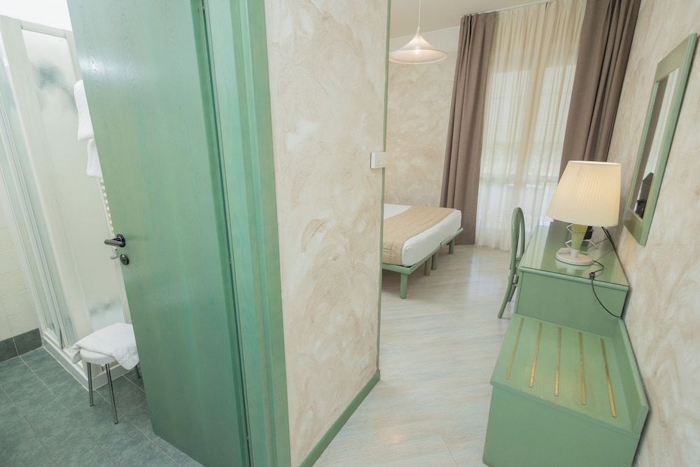 Hotel Berta Single Room 8