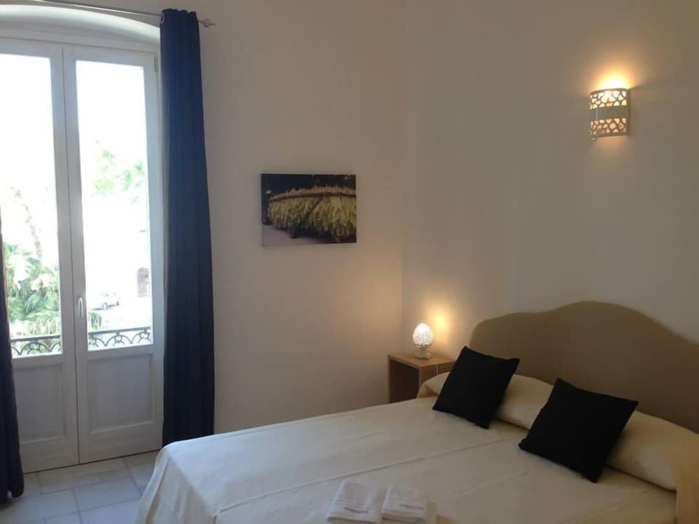 Tobacco Suite Deluxe Double Room