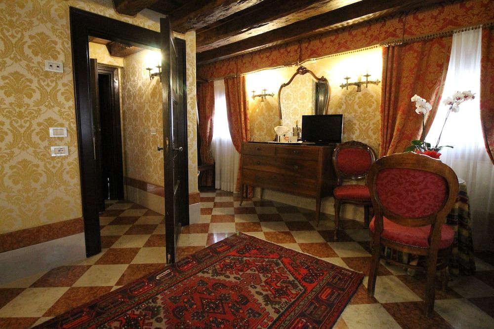 Hotel Palazzo Abadessa Classic Double Room, Ground Floor 4