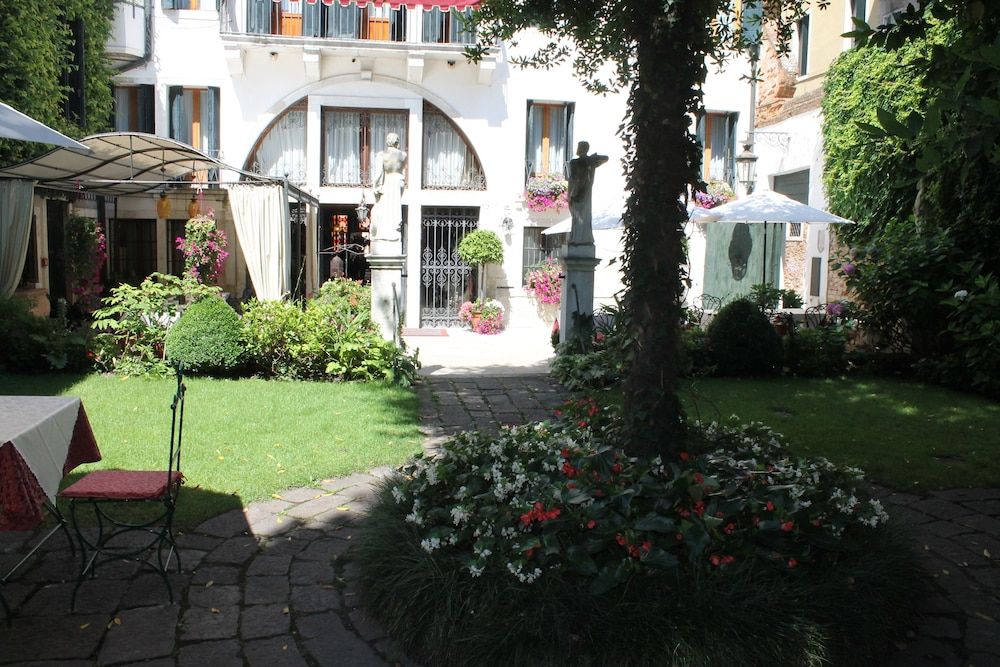 undefined Hotel Palazzo Abadessa 10
