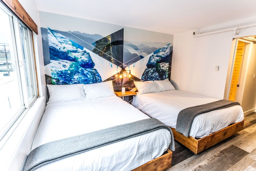 Crash Hotel Squamish Standard Room, 2 Queen Beds (Noise Impacted) 2