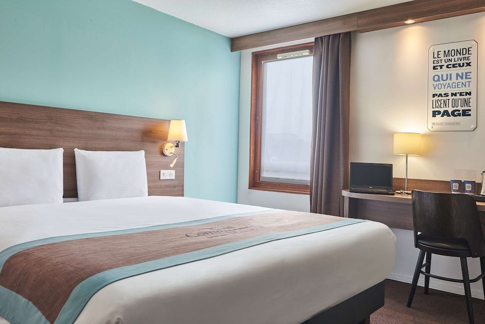 Kyriad Lille - Mons En Baroeul Standard Room, 1 Queen Bed 4
