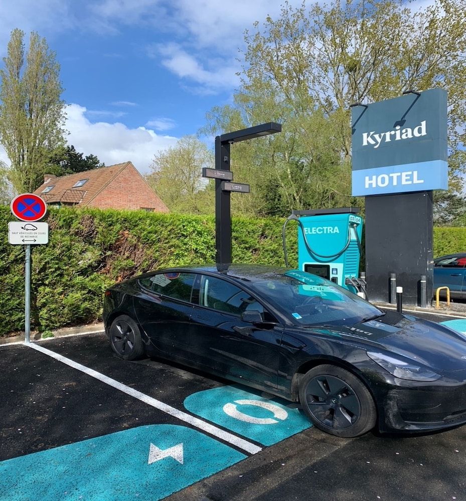 Electric vehicle charging station