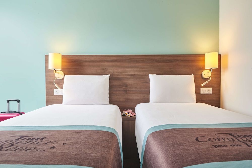 Kyriad Lille - Mons En Baroeul Standard Room, 2 Twin Beds 5