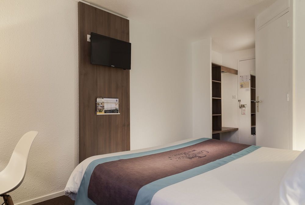 Kyriad Lille - Mons En Baroeul Superior Room, 1 Double Bed with Sofa bed 4