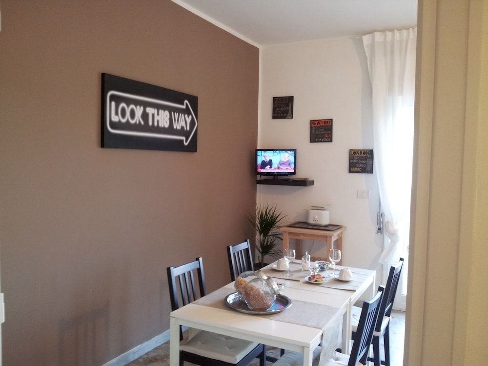 undefined Atticoromantica 5