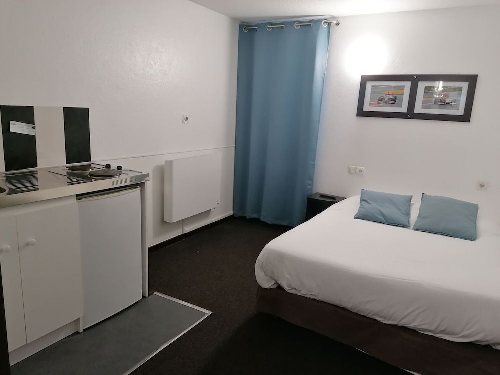 Enzo Hotels Vierzon By Kyriad Direct Standard Room, Multiple Beds 6