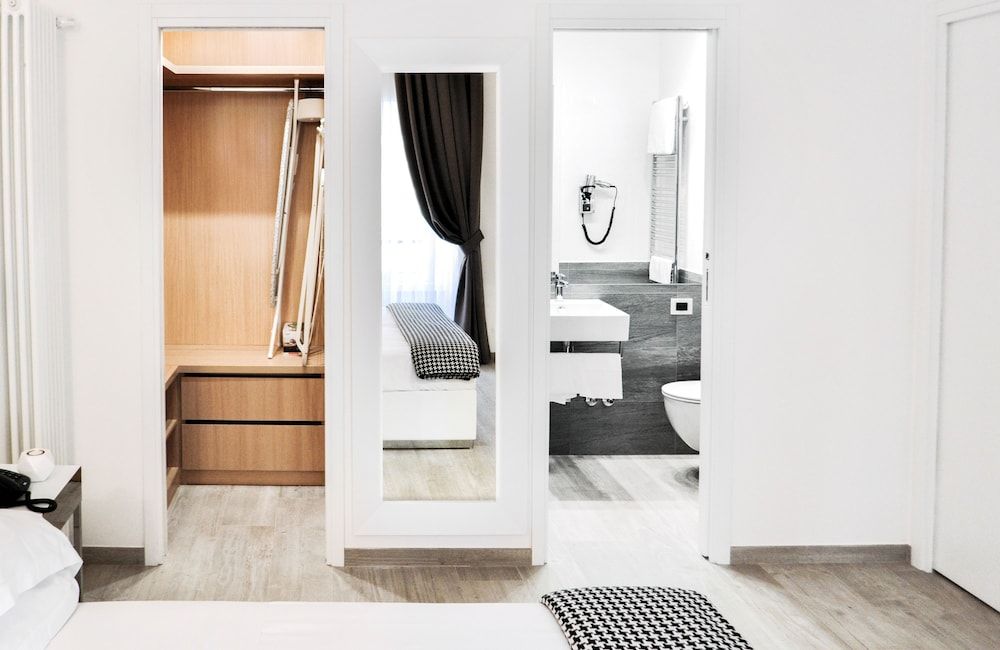 undefined LHP Suite Termini 4