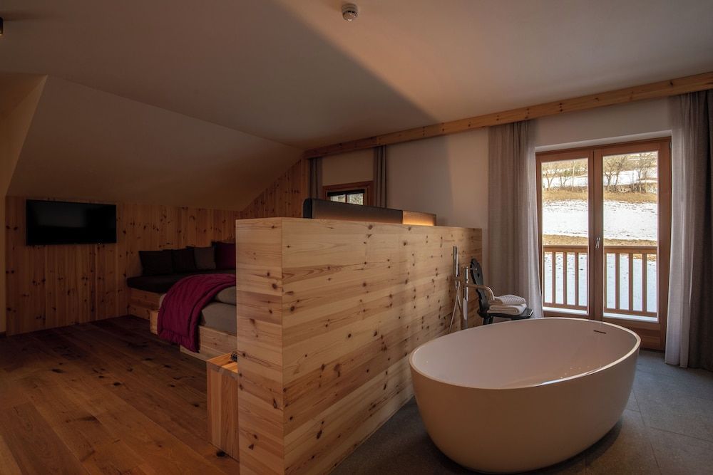 Deluxe Studio Suite, Bathtub