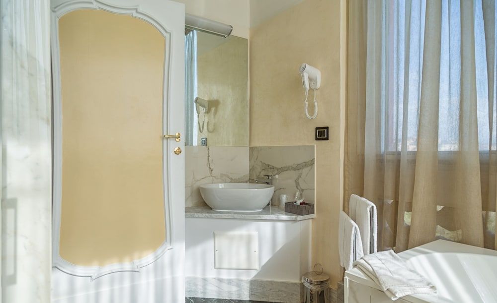 Villa Signorini Events & Hotel Suite 2