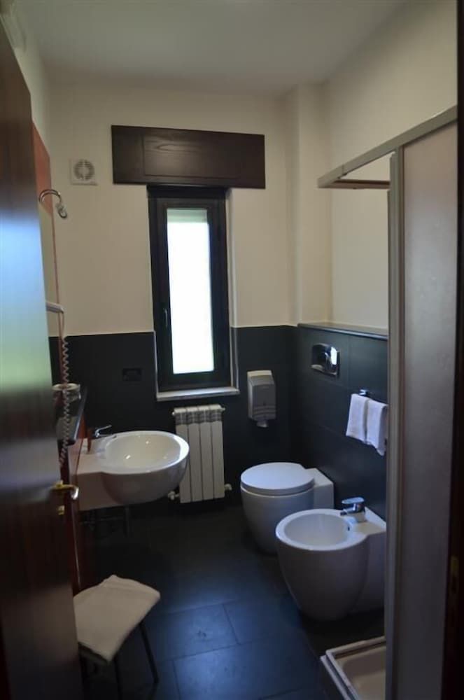 Hotel Toscano Standard Twin Room, 2 Twin Beds 6