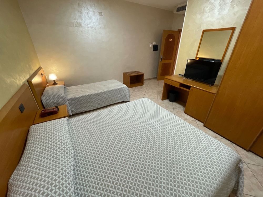 Hotel Toscano Quadruple Room