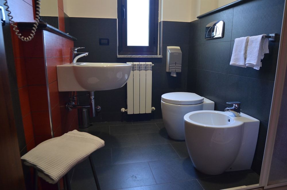 Hotel Toscano Standard Twin Room, 2 Twin Beds 5