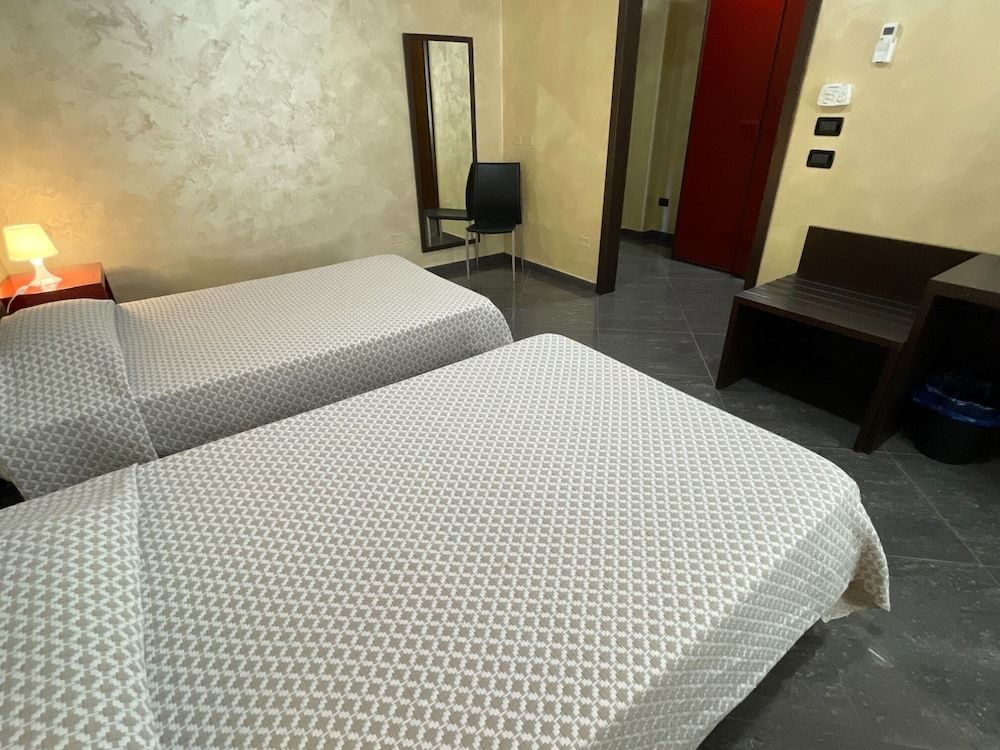 Hotel Toscano Standard Twin Room, 2 Twin Beds 2