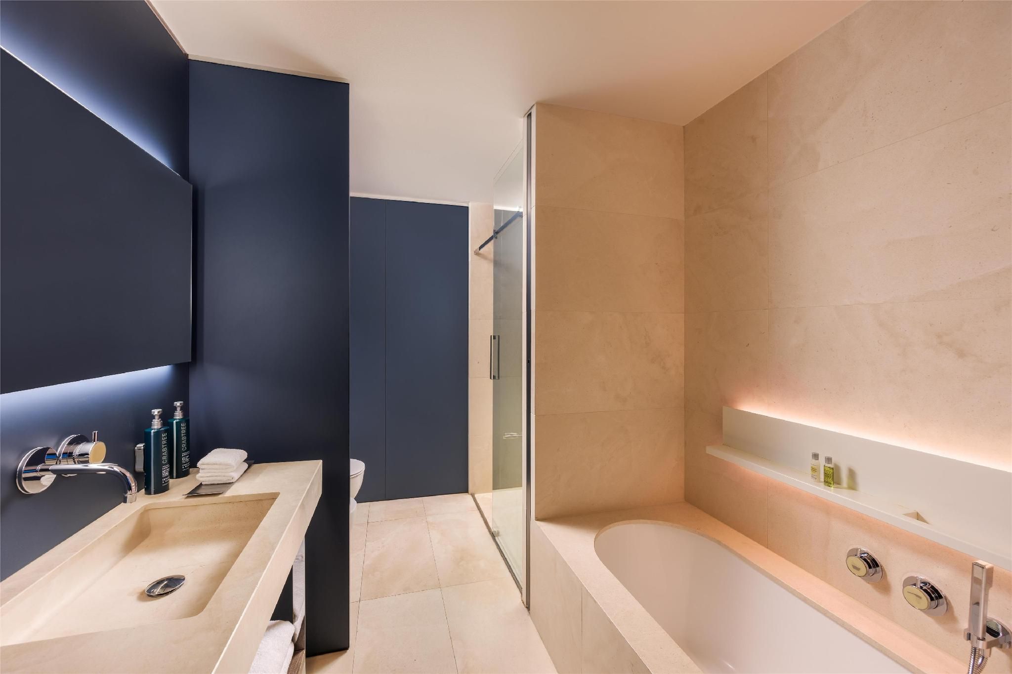 Hilton Lake Como King Guest Room 3