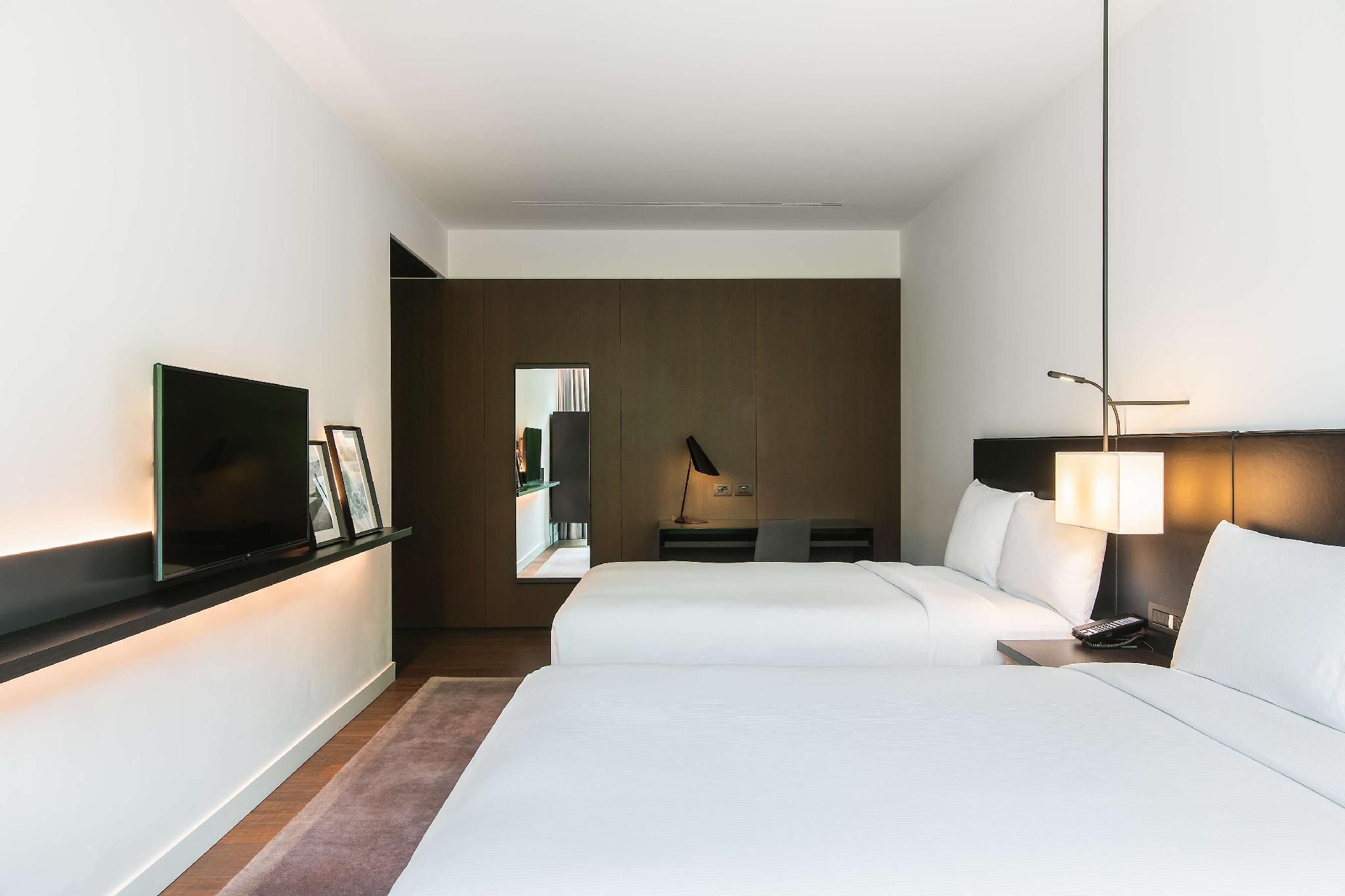 Hilton Lake Como Twin Guest Room 2