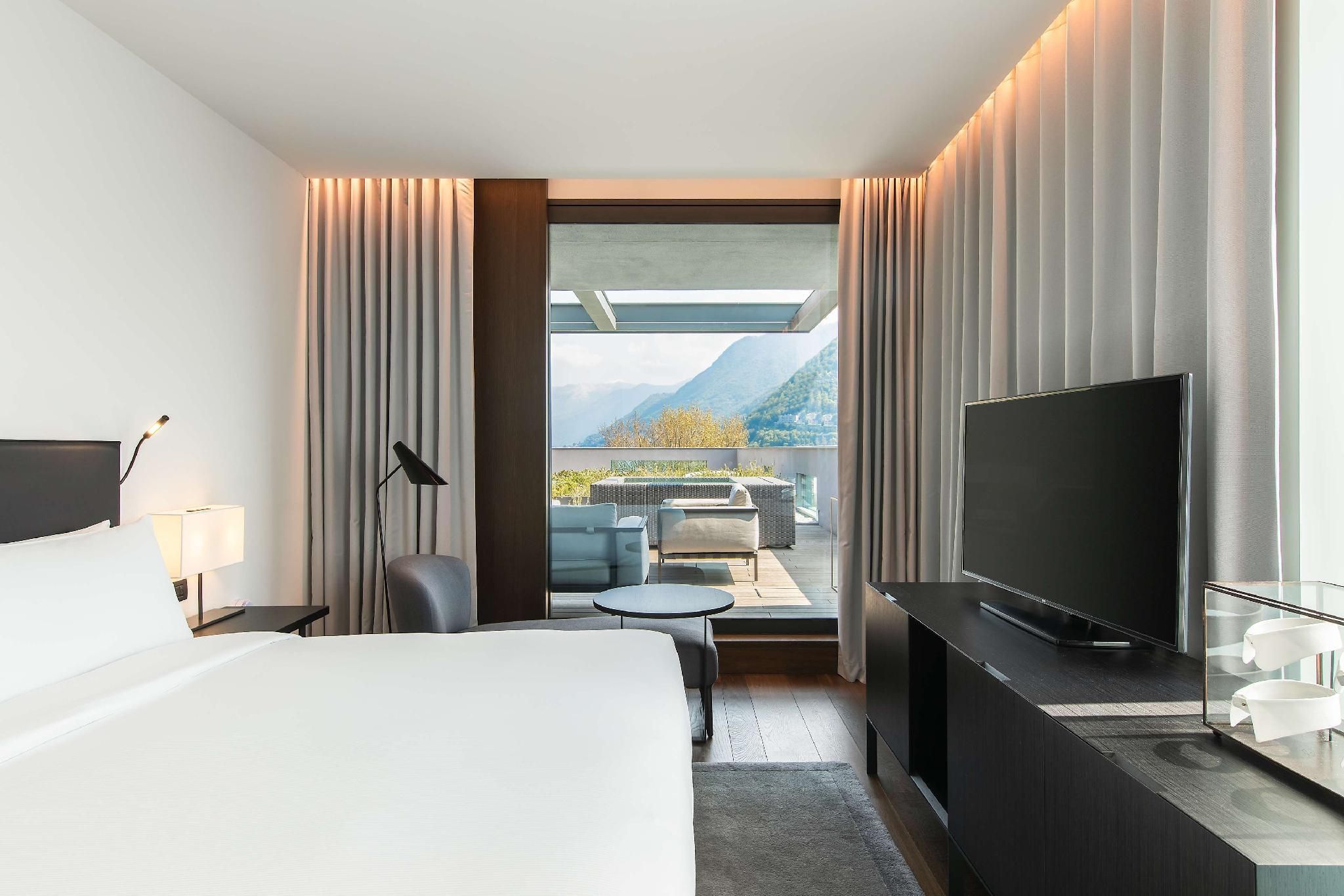 Superior Rooftop Suite