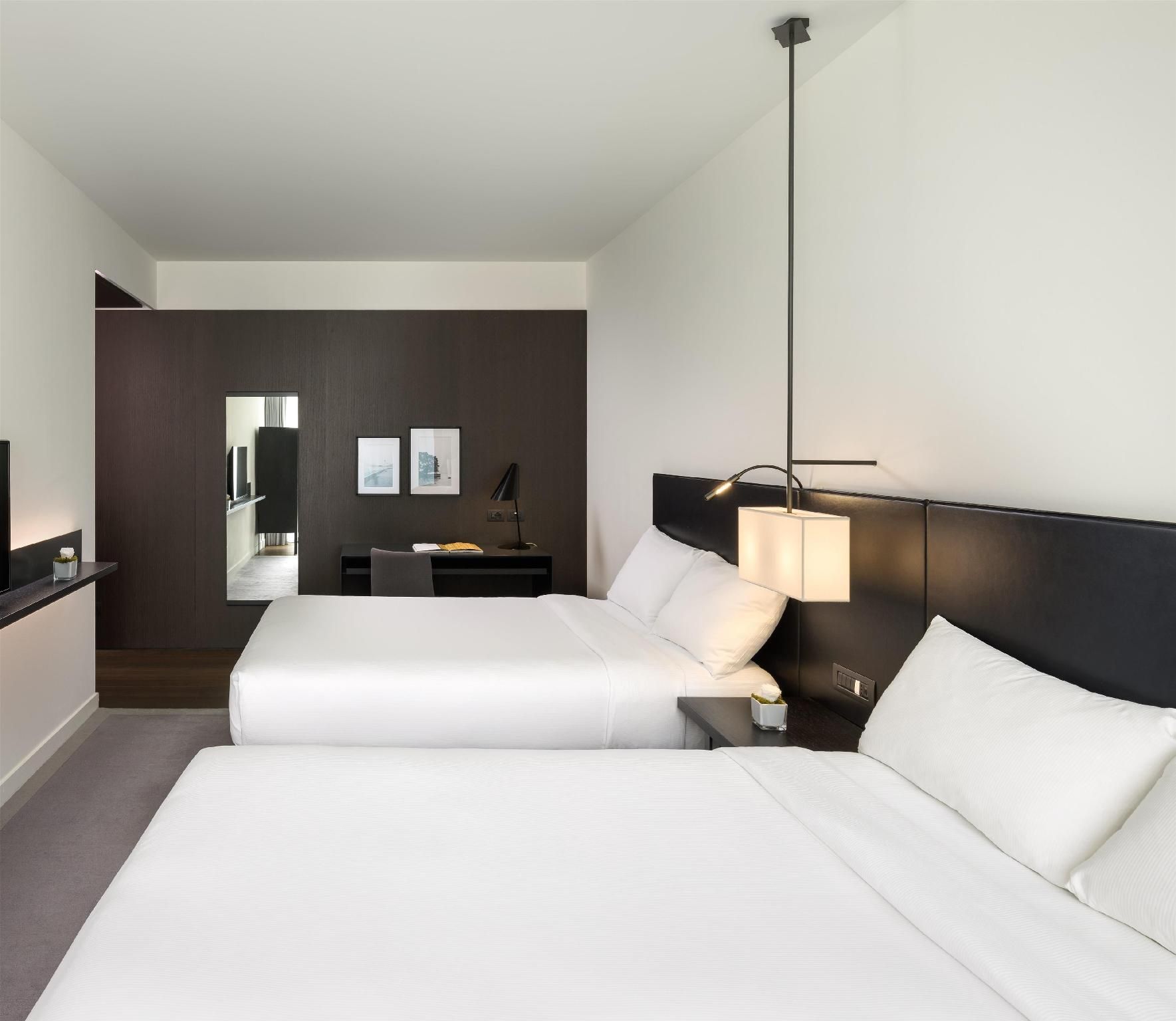 Hilton Lake Como Twin Guest Room