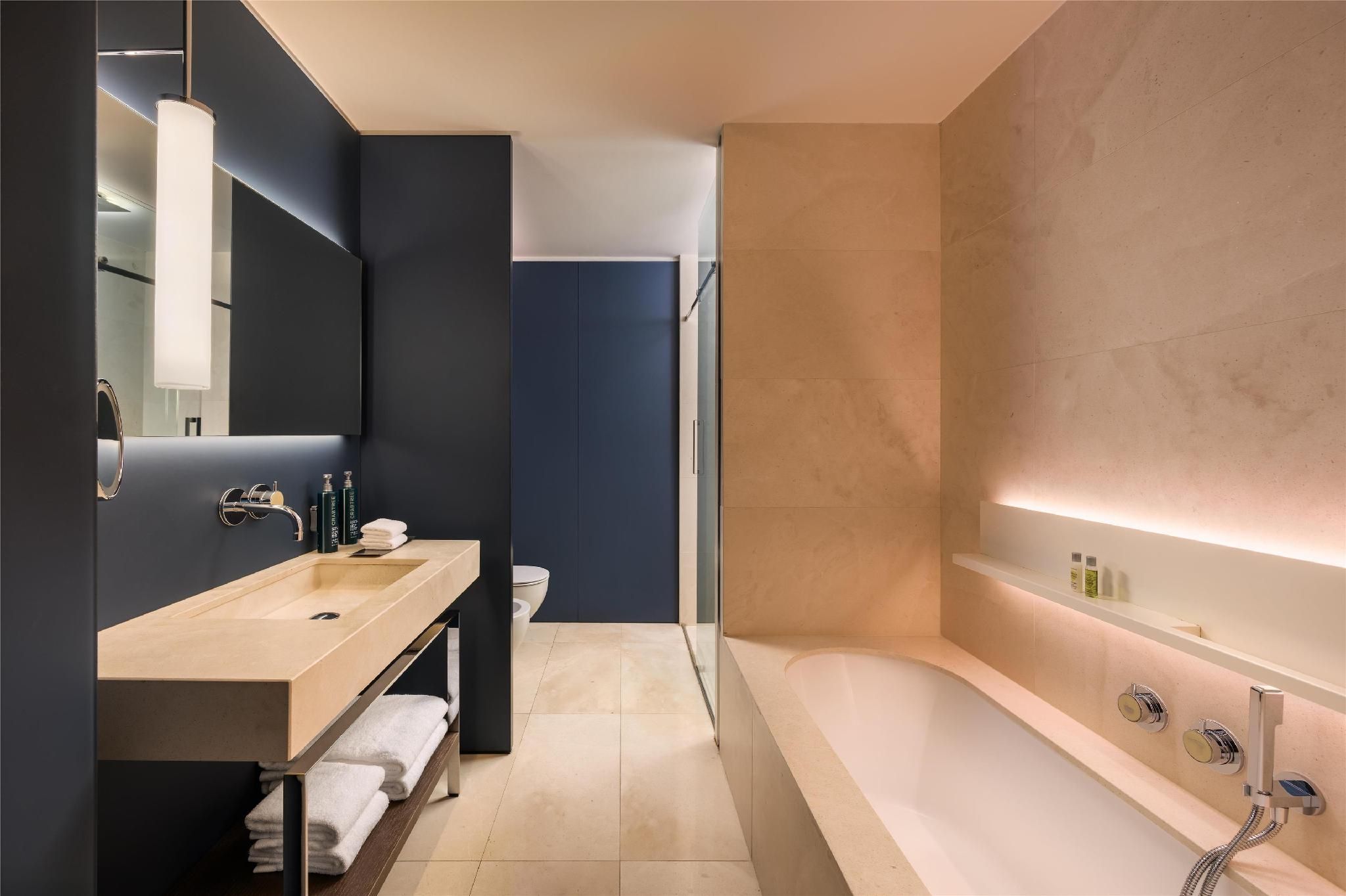 Hilton Lake Como Twin Guest Room 3