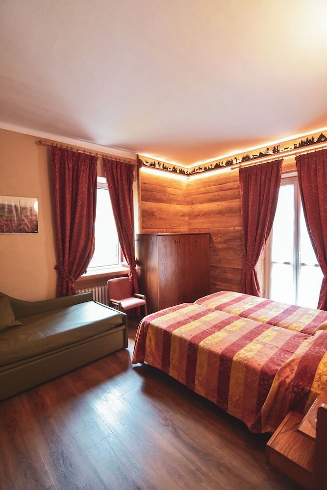 Hotel Chaberton Triple Room