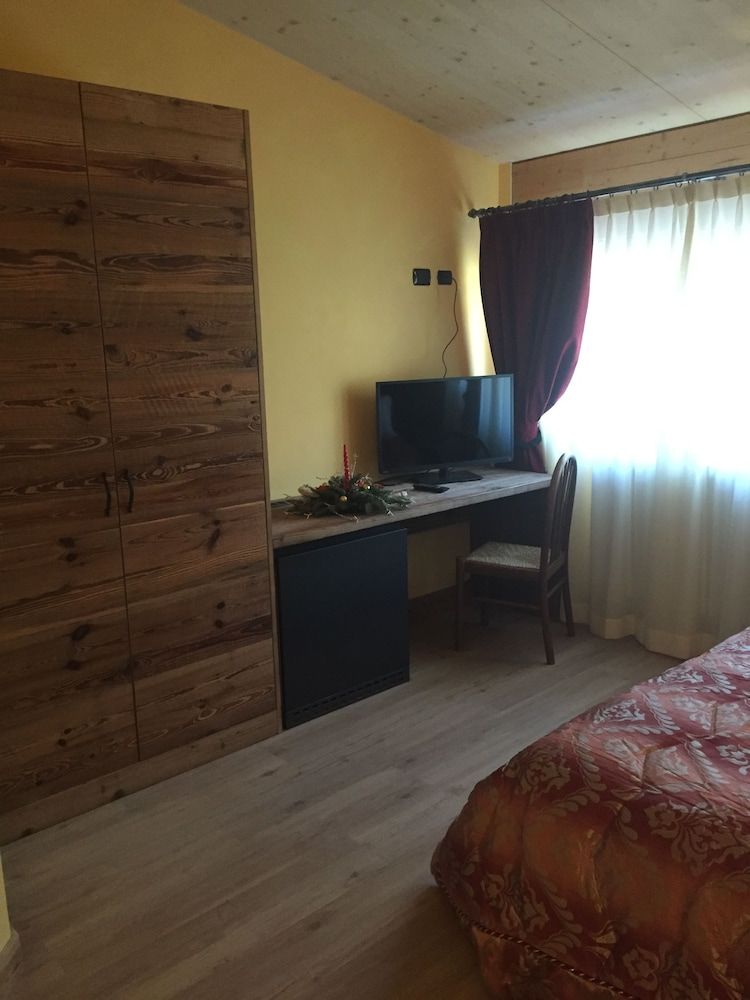 Hotel Chaberton Triple Room 4