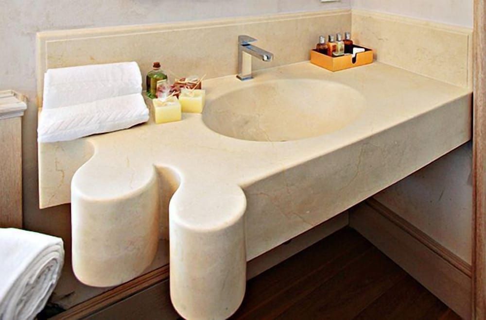 Villa Lattanzi Superior Double or Twin Room, 1 Bedroom, Non Smoking, Park View 4