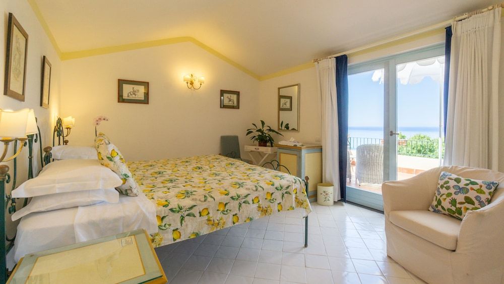 Palazzo Belmonte Superior Double Room, Terrace, Sea View 2