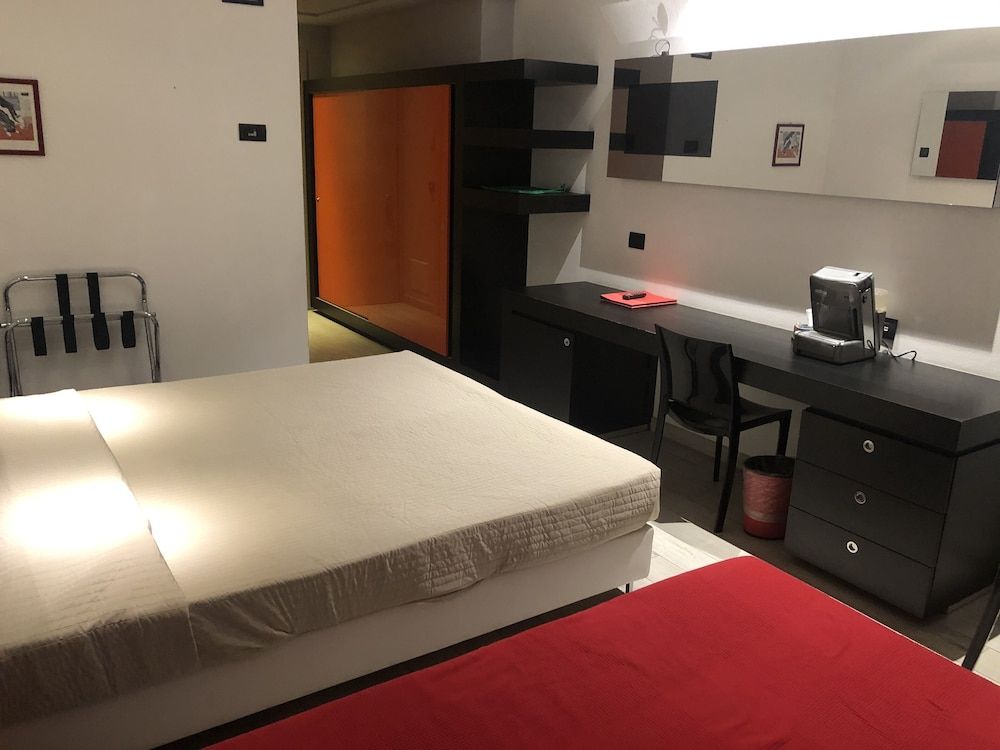 Blue Shades Aparthotel Standard Double or Twin Room 3