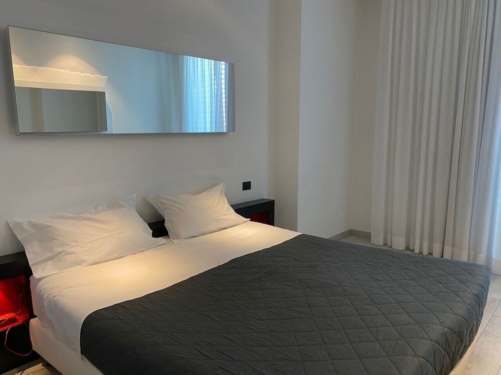 Blue Shades Aparthotel Standard Double or Twin Room 6