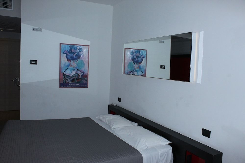 Blue Shades Aparthotel Standard Double or Twin Room 8