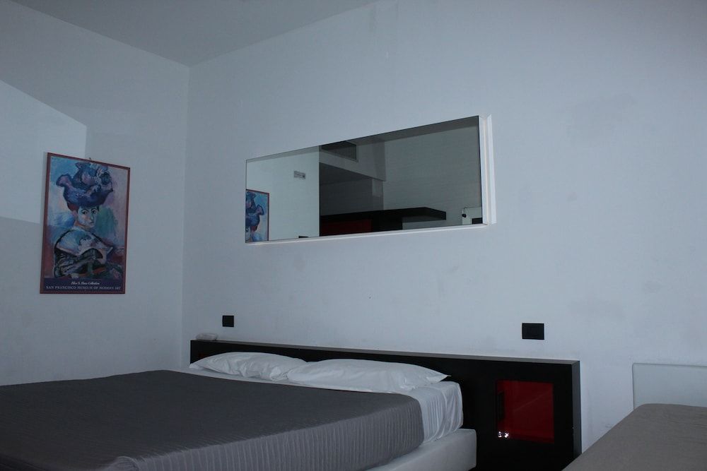 Blue Shades Aparthotel Standard Double or Twin Room 9