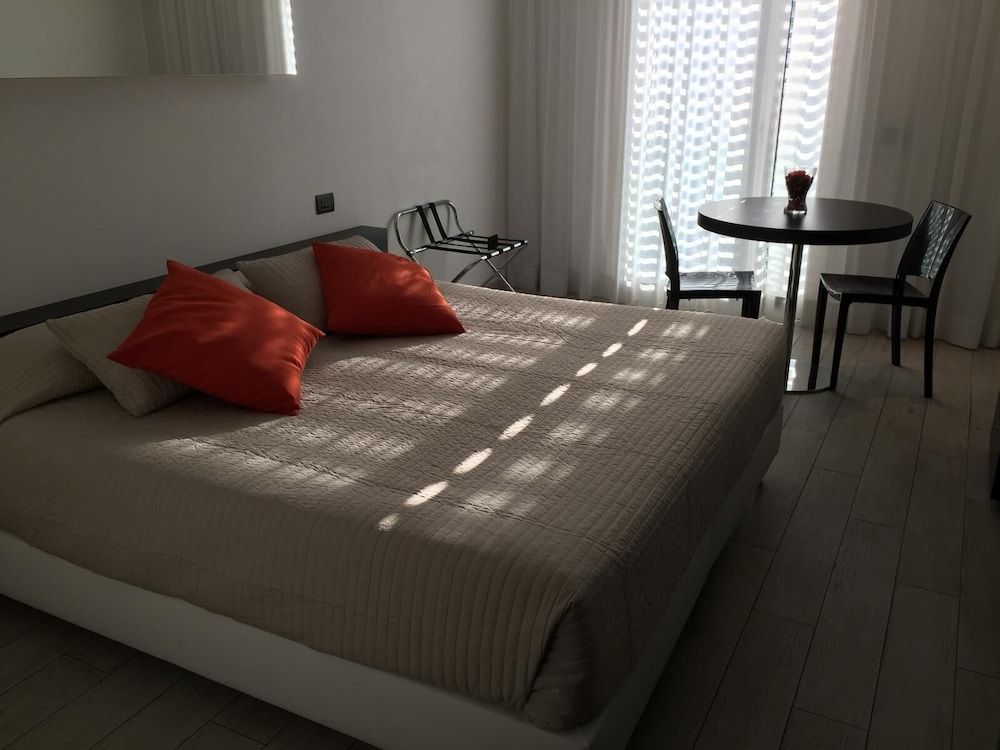 Blue Shades Aparthotel Standard Double or Twin Room 18