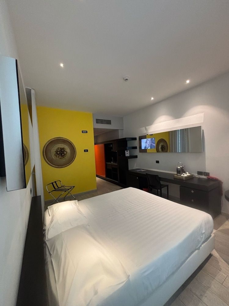 Blue Shades Aparthotel Standard Double or Twin Room 10