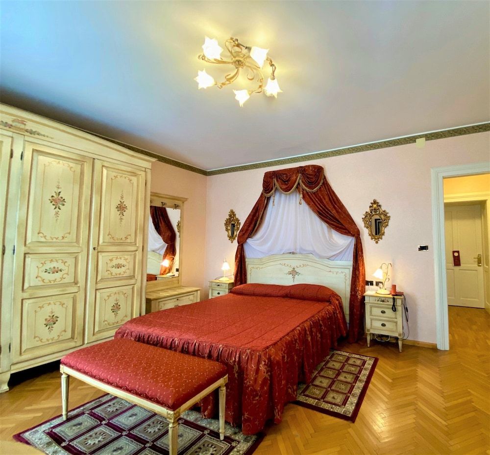 Junior Suite (Executive CM)