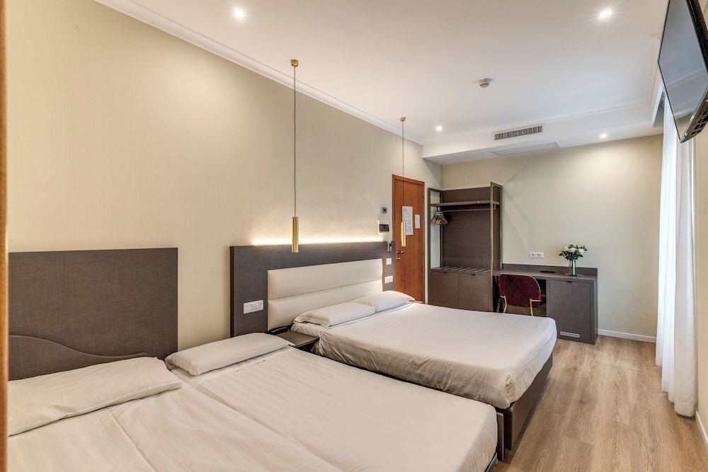 Flower Garden Hotel Rome Quadruple Room 2