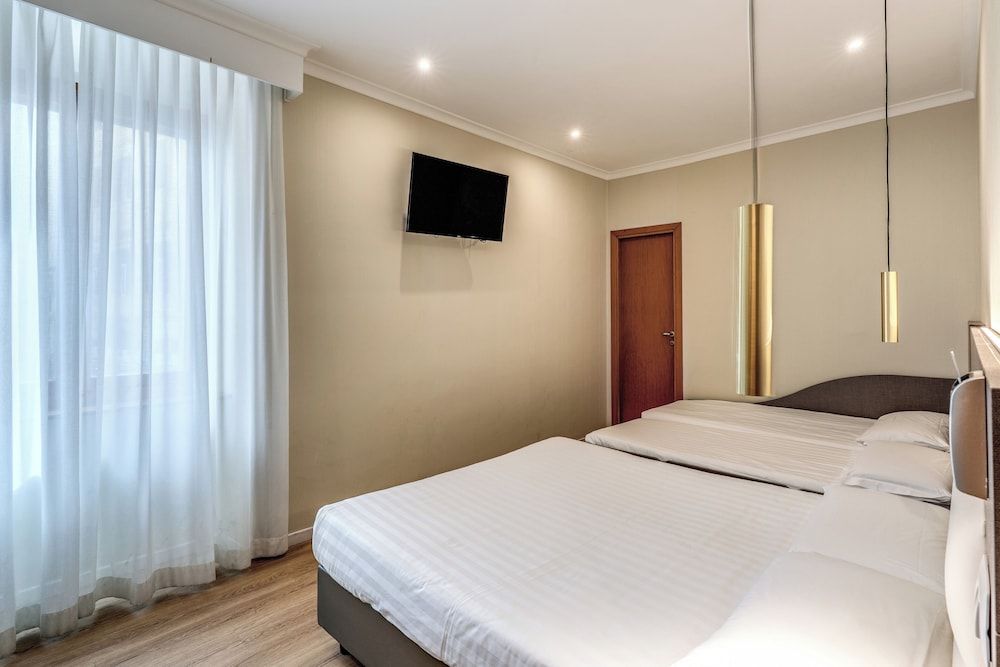 Flower Garden Hotel Rome Quadruple Room 3