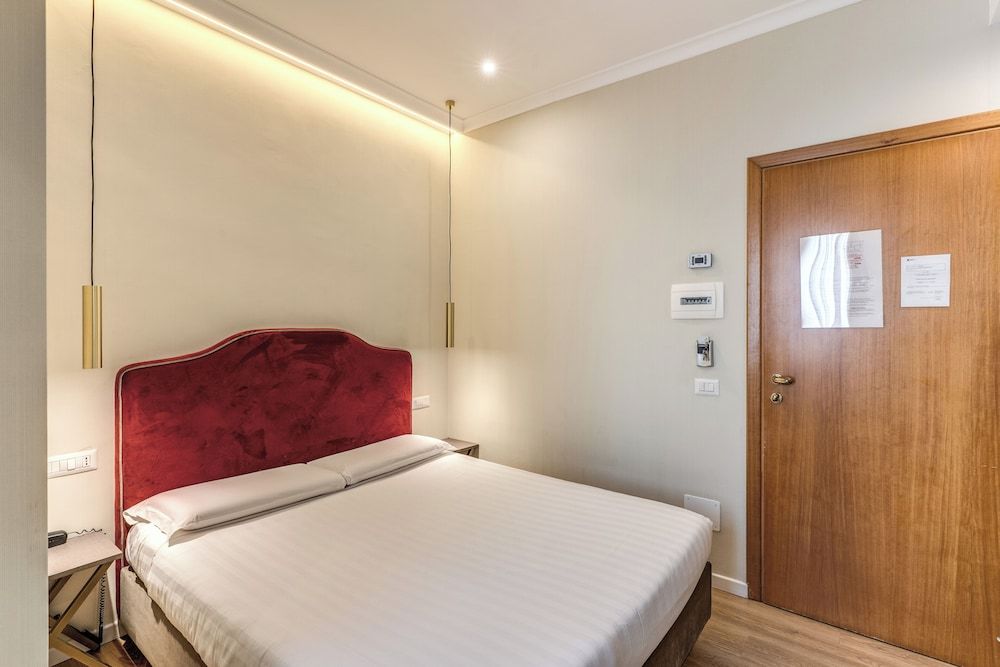 Flower Garden Hotel Rome Superior Double Room 8