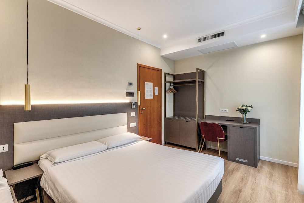 Flower Garden Hotel Rome Quadruple Room 5