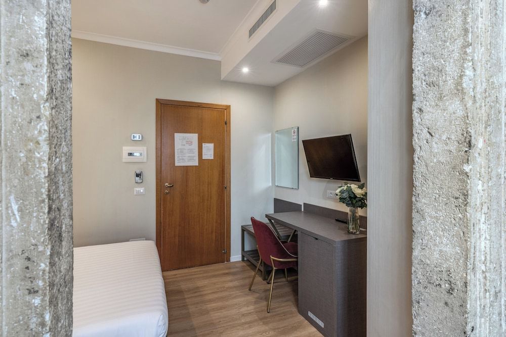 Flower Garden Hotel Rome Superior Double Room 14
