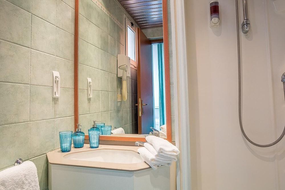 Castelfidardo Double or Twin Room 6